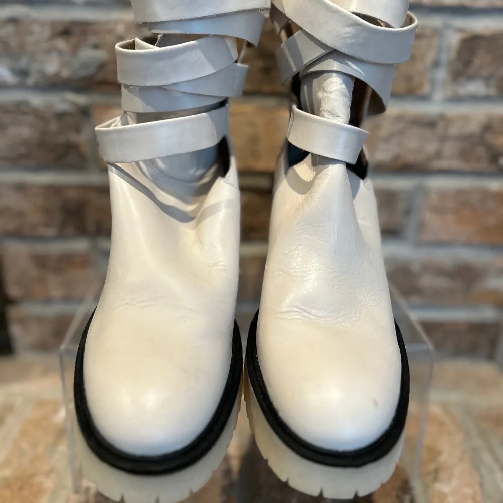 FPB2– Free People Cream Heeled Boots - Picture 5 of 8
